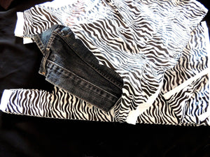 100 Zebra Plastic11"x21" T-Shirt Bags Wholesale Animal W\Handle Retail Gift Bags - ShipNFun
